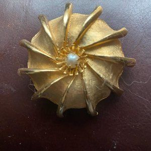 Large Vintage Goldtone   brooch 1950s Coro Jewelry.